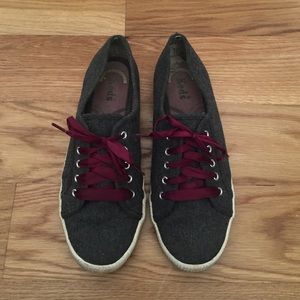 Grey wool Keds with purple silk laces