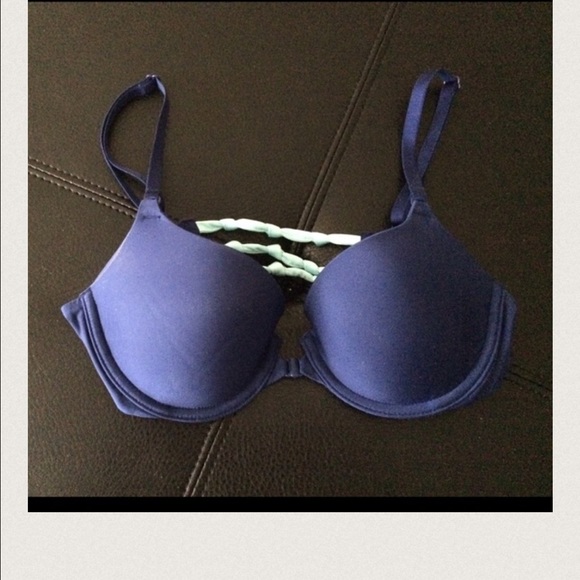 Brand New VS Demi/Demi Buste Double Bra, Size 34B.