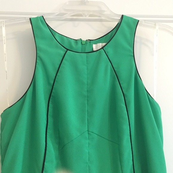 Green with Black pipping. Medium/6. - Picture 2 of 3