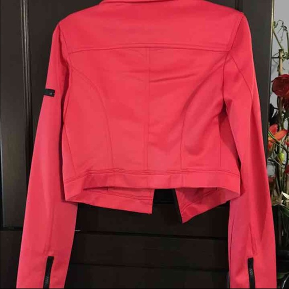 Material Girl Electric Pink BlazerCrop - Picture 3 of 4