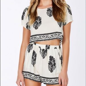 CROP TOP & SHORTS SET!