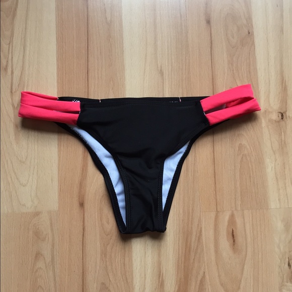 Cheeky Bikini Bottoms - Picture 3 of 3