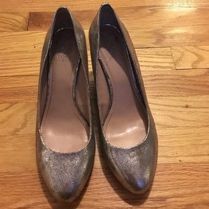 Vince Camuto silver wedges