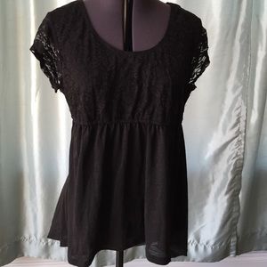 Juniors black lace hi-low top