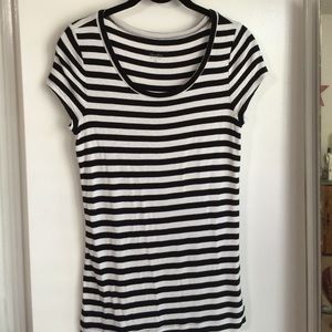 The limited super soft stretchy scoop neck size m.