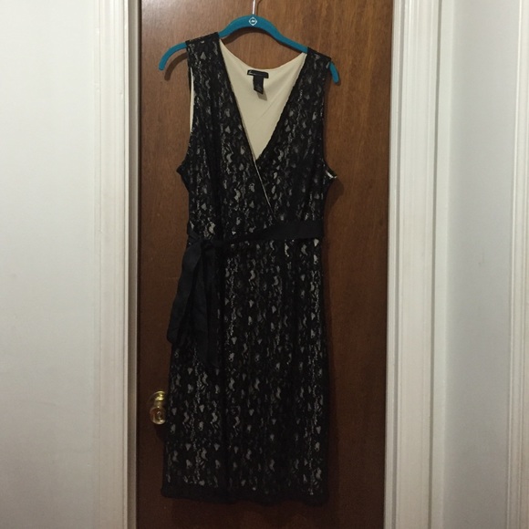 🌟FLASH SALE🌟Black lace overlay cocktail dress