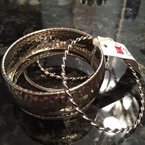 Silver bangle set