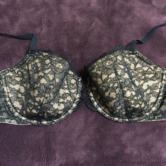 34DD Victoria's Secret very sexy balconet bra