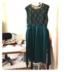 Emerald green lace and satin-like dress size 8