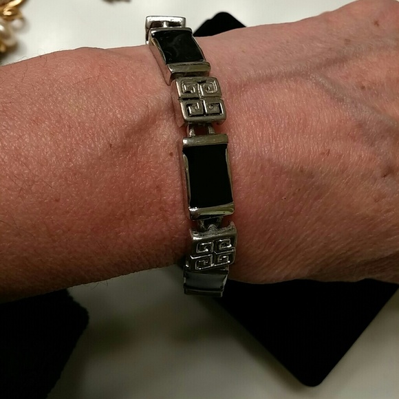Vintage Jewelry - 🌸HOST PICK🌸 Super cute bracelet Vintage Jewelry - 🌸HOST PICK🌸 Super cute bracelet