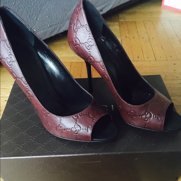 SALE on another site. New with box GUCCI open toe