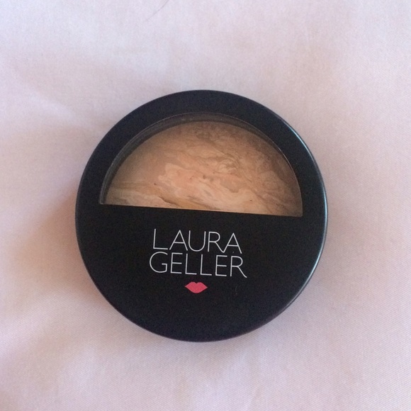 Laura Geller baked illuminating foundation