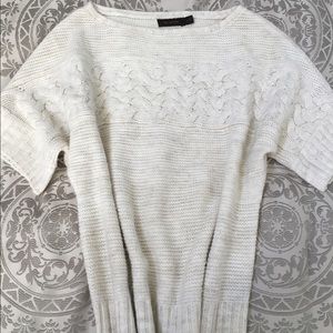 Limited short sleeve sweater.