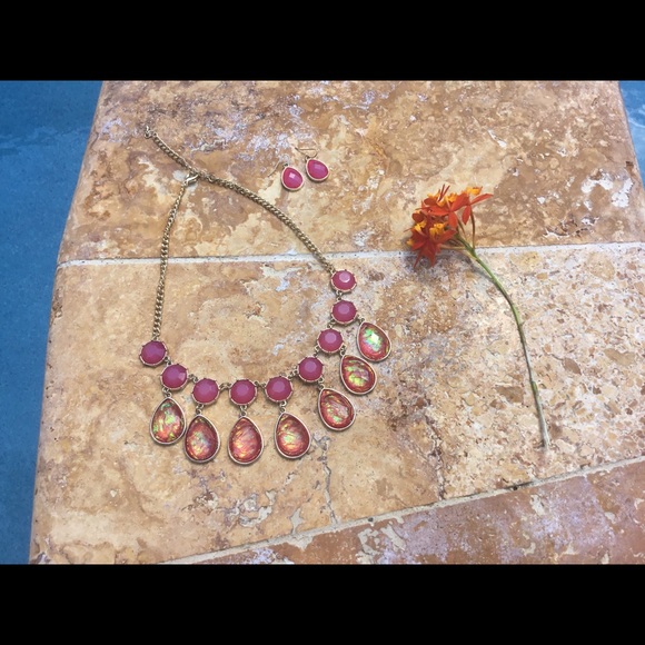 **SOLD IN BUNDLE** CHARMING CHARLIE PINK - Picture 2 of 2