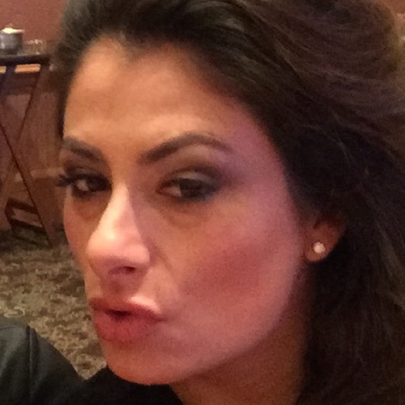 Meet your Posher, Vanessa - Picture 2 of 2