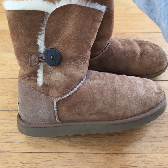 Chestnut Bailey button UGG boots