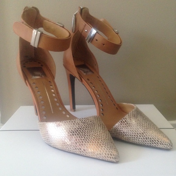 Dolce Vita "Kandice" natural snake leather Size 8