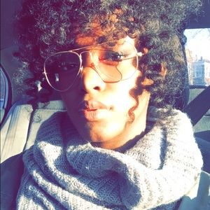 Meet your Posher, Caprice