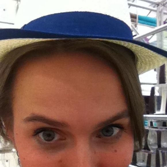 Meet your Posher, Lena