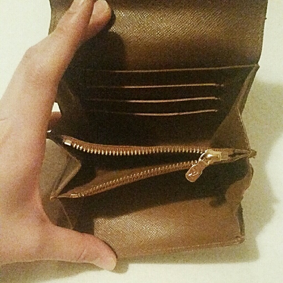 LOUIS VUITTON wallet - Picture 2 of 5
