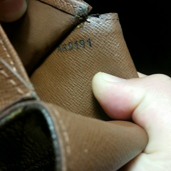 LOUIS VUITTON wallet - Picture 5 of 5