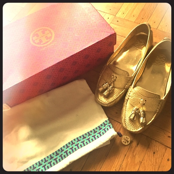 Tory burch gold mocassins