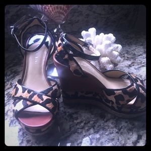 Gianni Bini leopard wedge size 8. Enjoy!