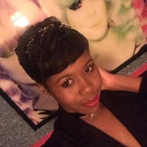Meet your Posher, Carla