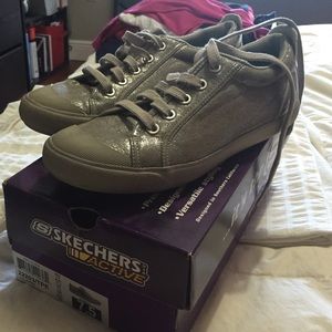 Converse looking Skechers shoes