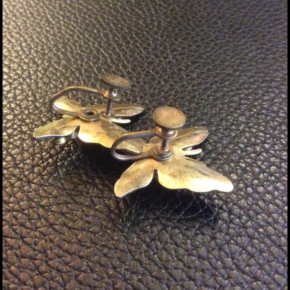Vintage Charm Butterfly Screwback Earrings! ๐ - Picture 4 of 4