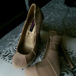 Suede and Leather Nude pumps