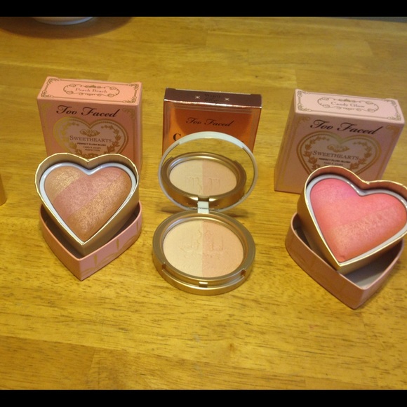 Too faced blush /highlighter
