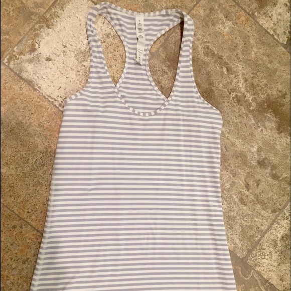 Lululemon Gray and white size 6 cool racerback