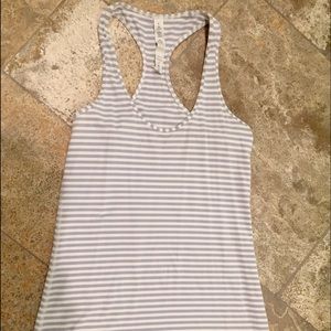 Lululemon Gray and white size 6 cool racerback
