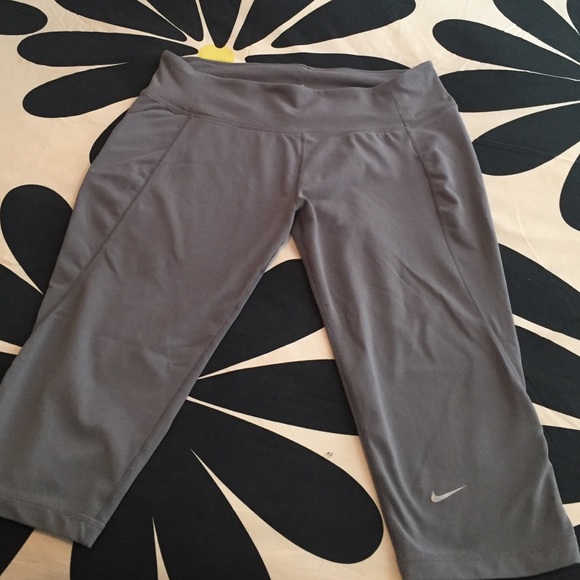 Women's Nike Capri Dri Fit workout pants