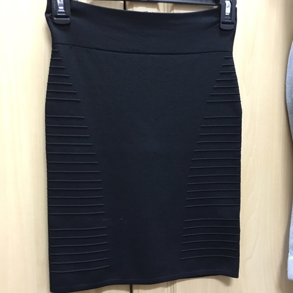 Adorable black knit pencil skirt