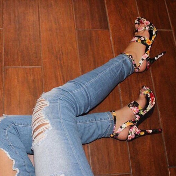 Floral Print Heels - Picture 3 of 3