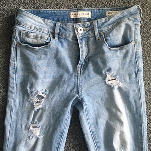 Bullhead light wash ripped denim low rise jeans
