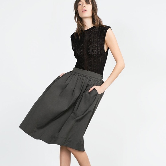Zara Dresses & Skirts - •Zara Midi Skirt•