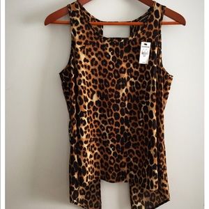 Sleeveless leopard top with a open back.