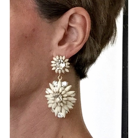 Gorgeous Ivory post earrings NWT - Picture 2 of 2