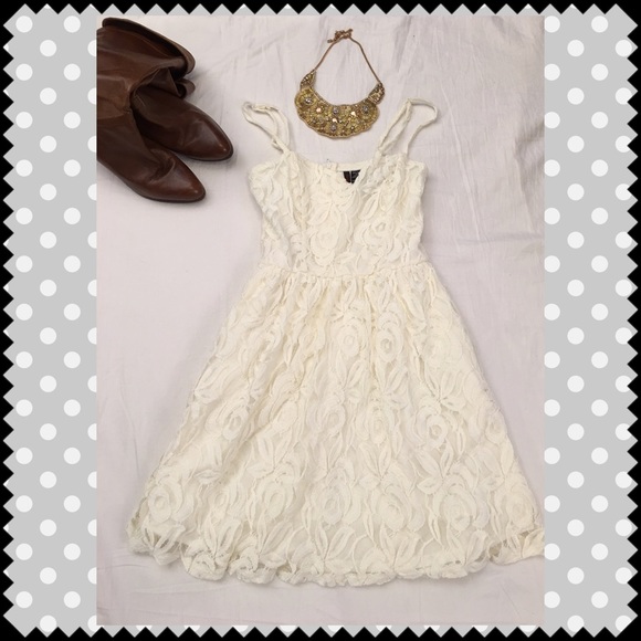 Ivory lace dress by Fire Los Angeles Small - Picture 2 of 4