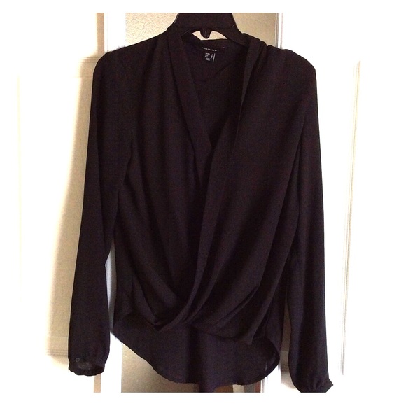 Black Blouse lose fit cross layered