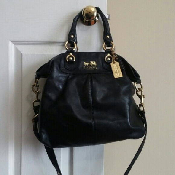 ✨Reserved for @trsdmomnt✨Coach Madison Satchel