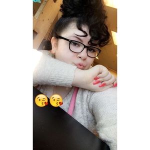 Meet your Posher, Alisia