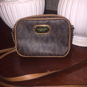 Michael kors cross body