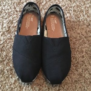 Worn once black Toms size 8!