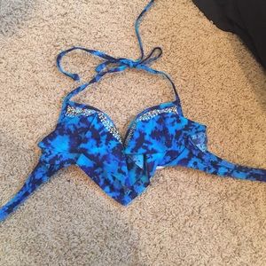 Tie dye VS bikini top