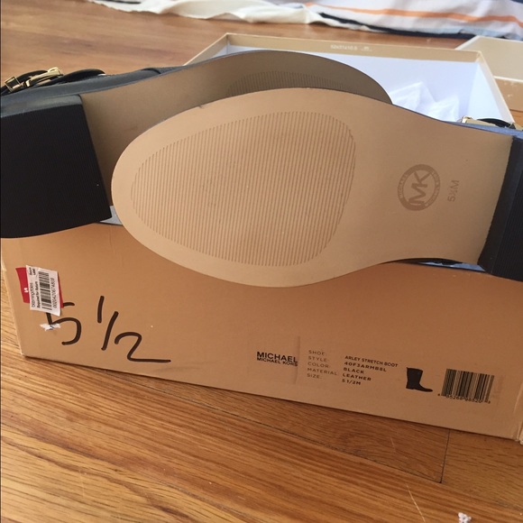 Michael kors boot - Picture 3 of 3