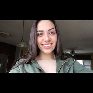 Meet your Posher, Danielle